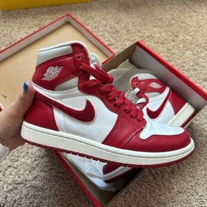 Retro High OG Jordan’s - Size 7 women’s